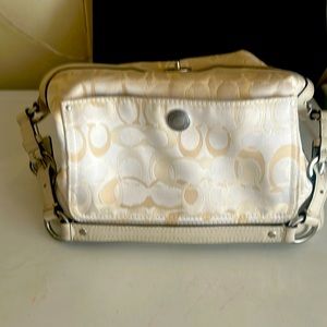 Coach Bag DO6J-10143 Coach Chelsea Cream Hobo Bag Excellent condition